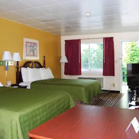 ทราเวลลอดจ์ บาย วินด์แฮม แชมเบอร์สเบิร์ก Hotel ภายนอก รูปภาพ