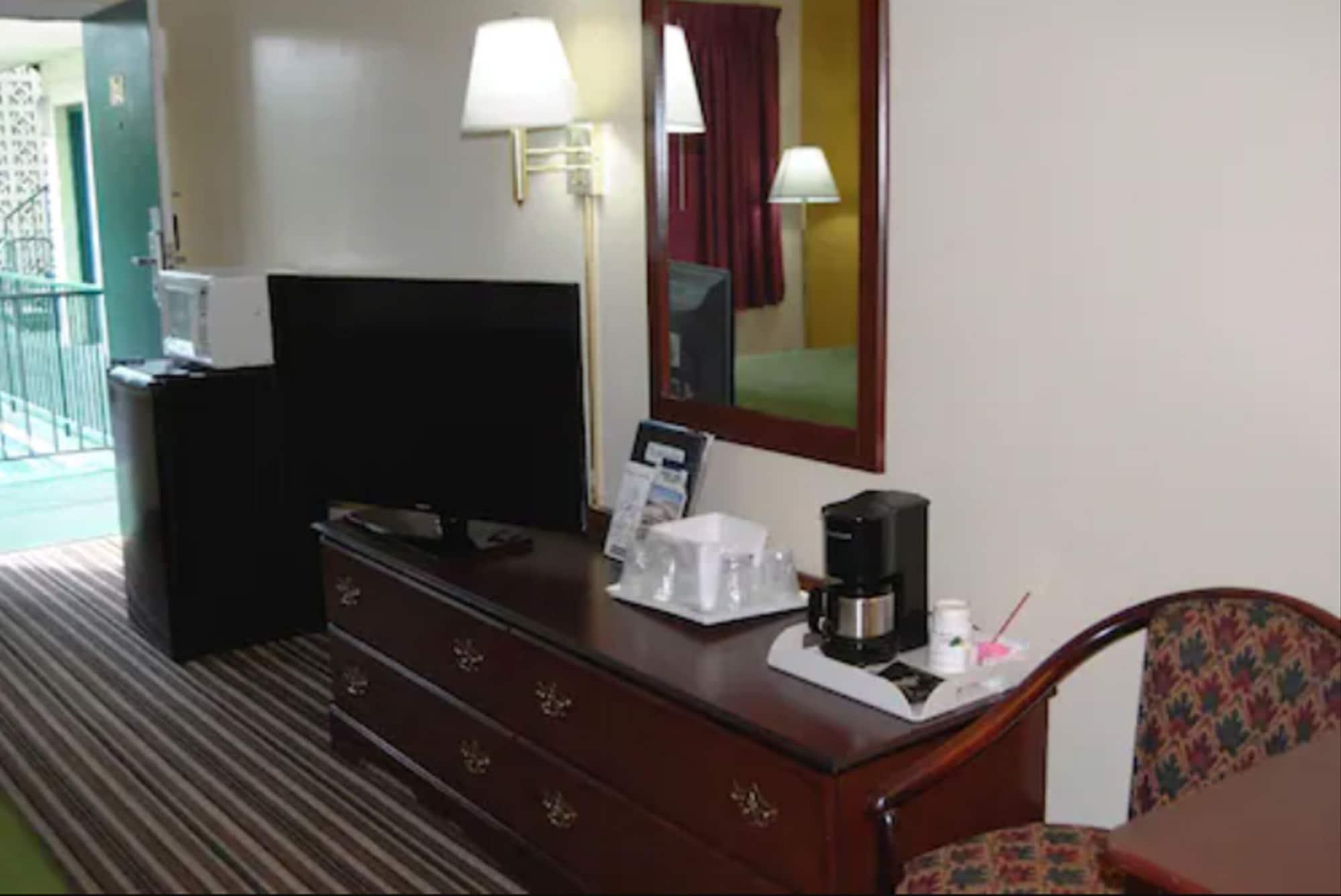 ทราเวลลอดจ์ บาย วินด์แฮม แชมเบอร์สเบิร์ก Hotel ภายนอก รูปภาพ