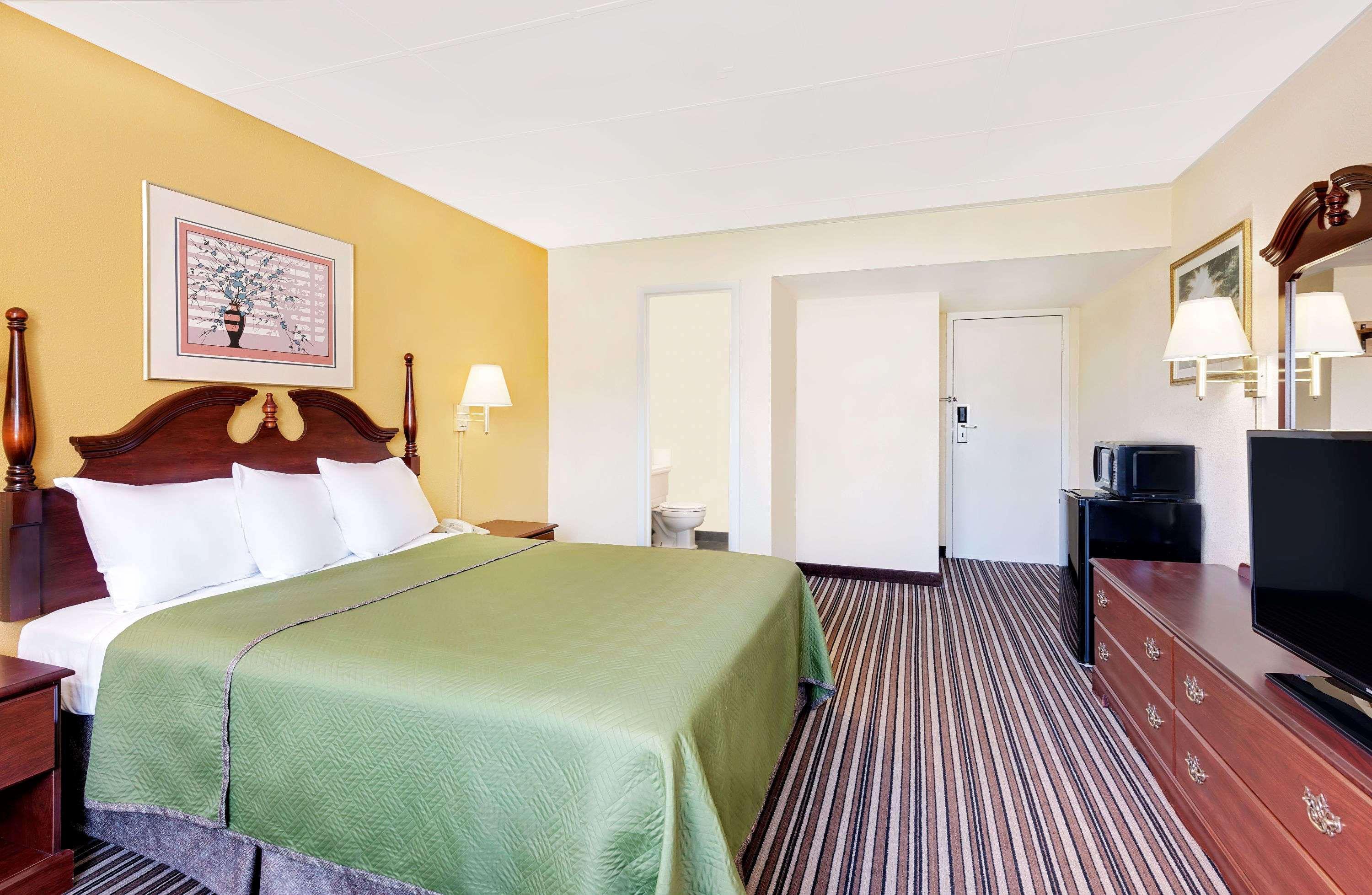 ทราเวลลอดจ์ บาย วินด์แฮม แชมเบอร์สเบิร์ก Hotel ภายนอก รูปภาพ