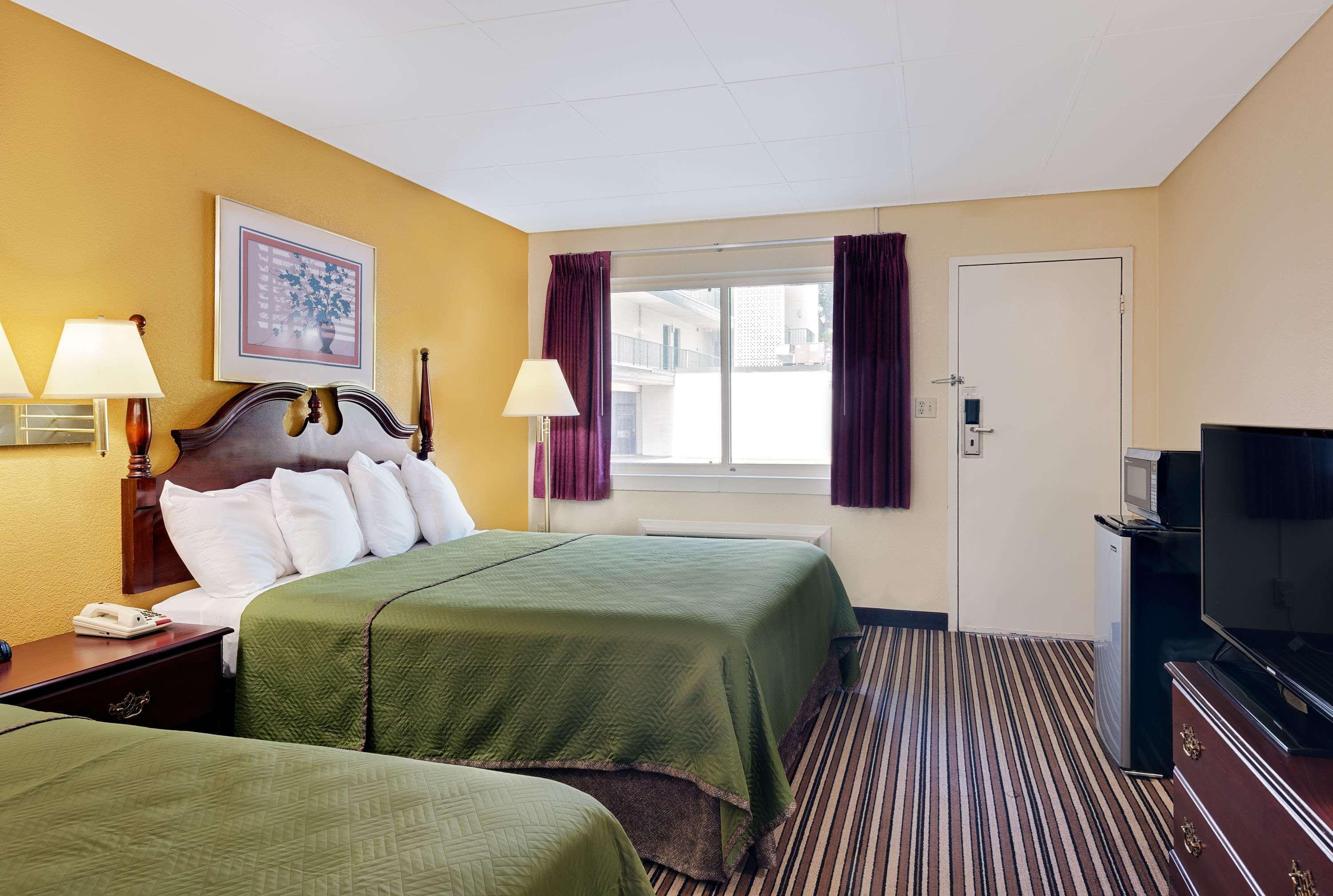 ทราเวลลอดจ์ บาย วินด์แฮม แชมเบอร์สเบิร์ก Hotel ภายนอก รูปภาพ