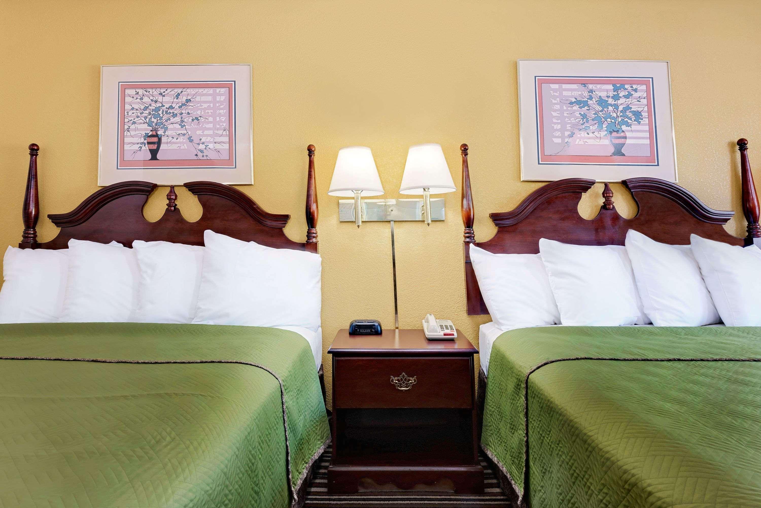 ทราเวลลอดจ์ บาย วินด์แฮม แชมเบอร์สเบิร์ก Hotel ภายนอก รูปภาพ