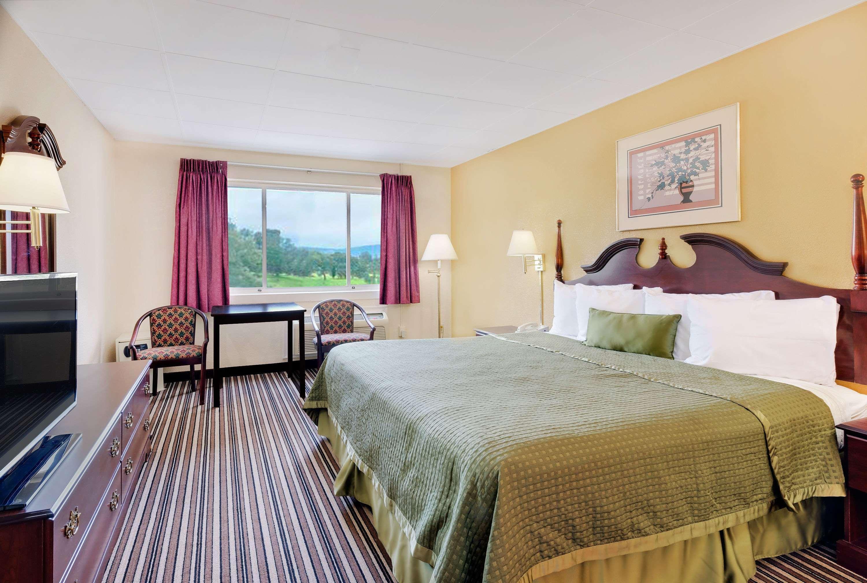 ทราเวลลอดจ์ บาย วินด์แฮม แชมเบอร์สเบิร์ก Hotel ภายนอก รูปภาพ
