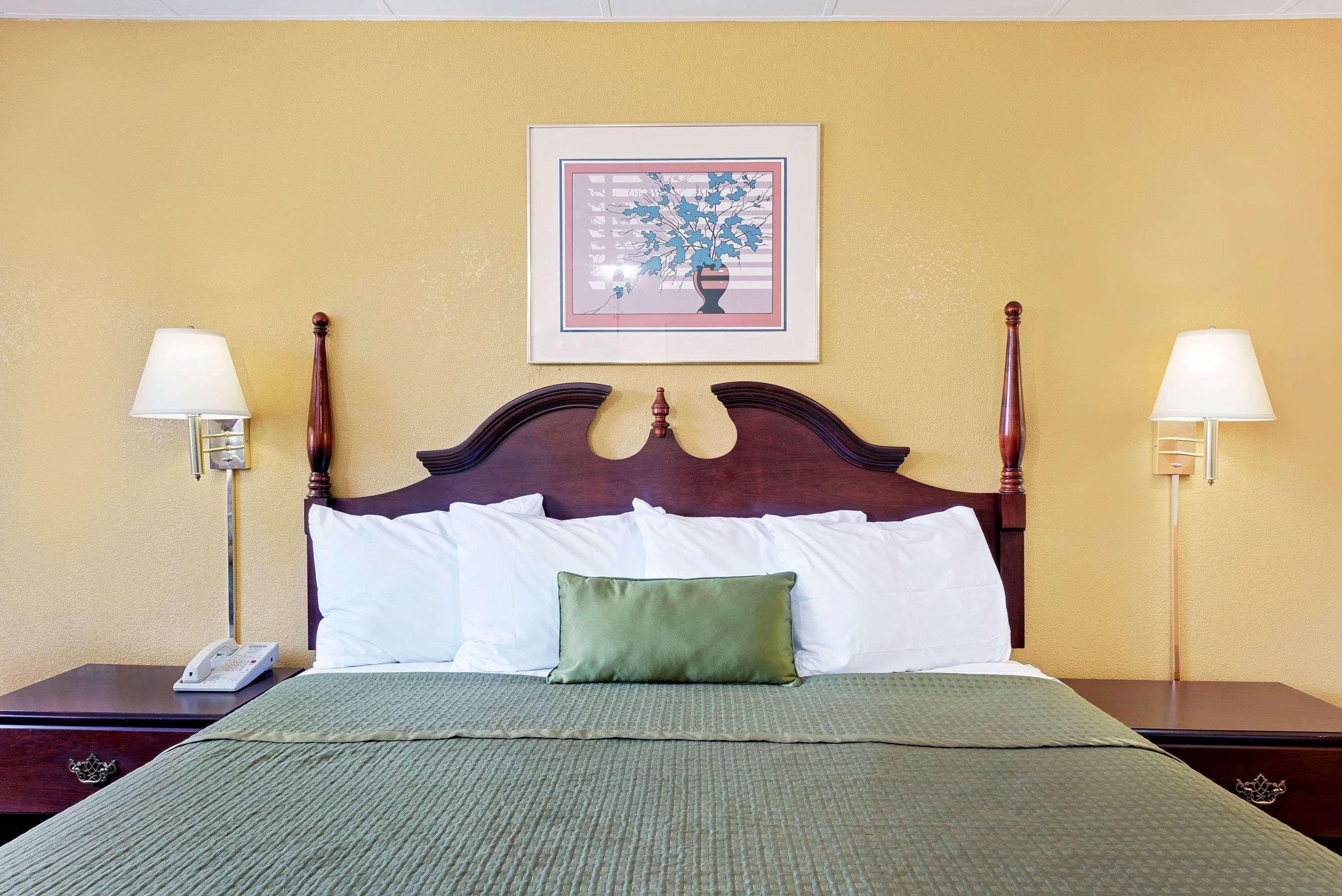 ทราเวลลอดจ์ บาย วินด์แฮม แชมเบอร์สเบิร์ก Hotel ภายนอก รูปภาพ
