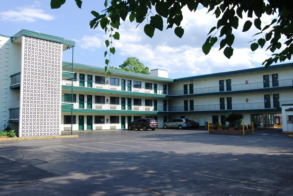 ทราเวลลอดจ์ บาย วินด์แฮม แชมเบอร์สเบิร์ก Hotel ภายนอก รูปภาพ
