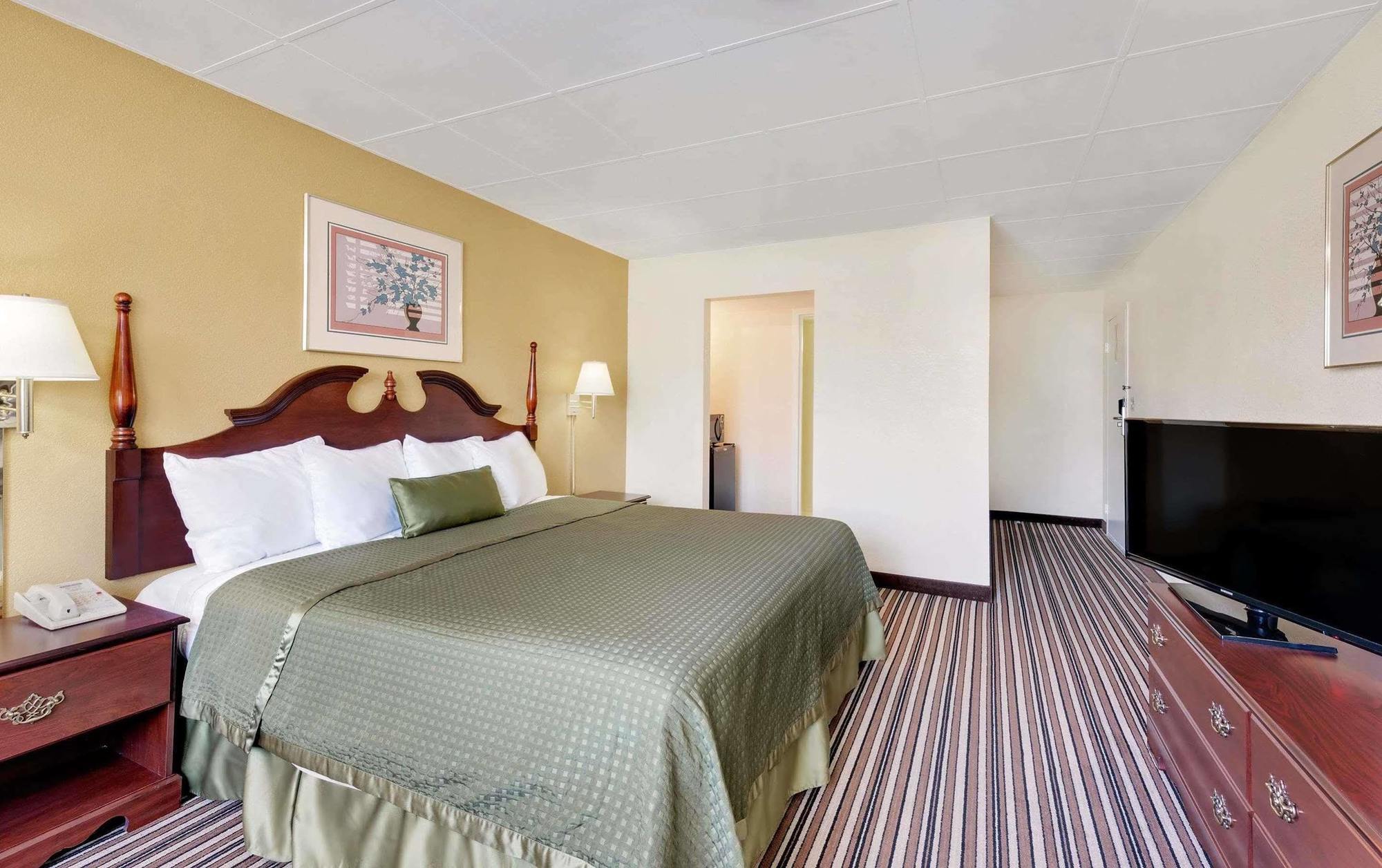 ทราเวลลอดจ์ บาย วินด์แฮม แชมเบอร์สเบิร์ก Hotel ภายนอก รูปภาพ